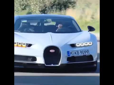 Karim Benzema drives expensive car to training (Bugatti Chiron)