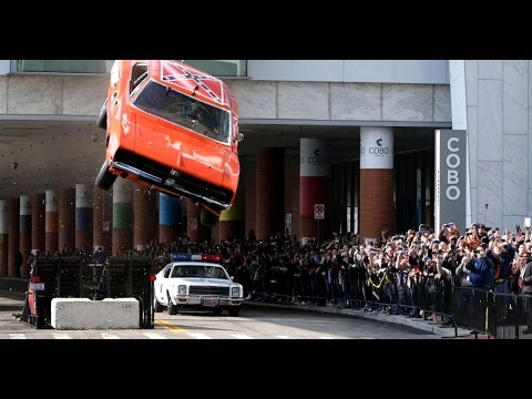 General Lee Dukes of Hazard jump at Detroit Autorama