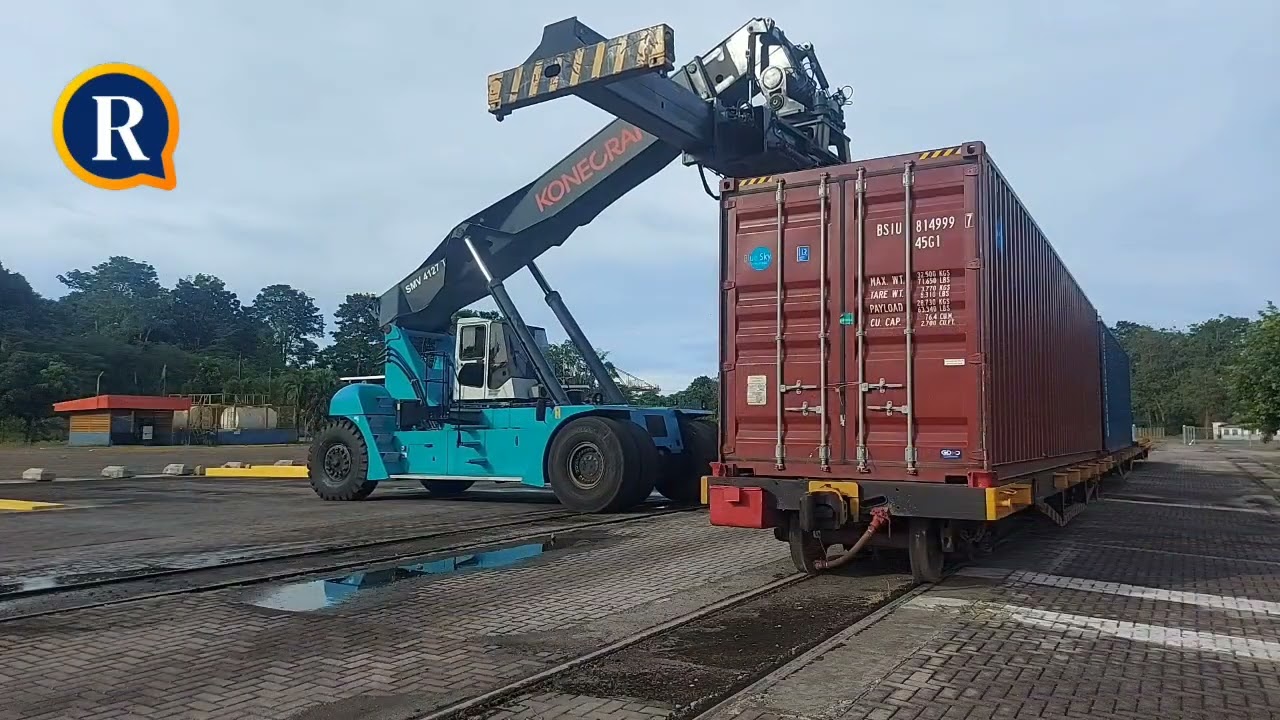 ¡Así fue el primer transporte de contenedores en Limón!