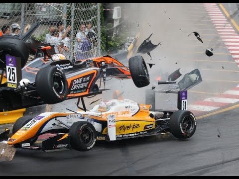 Macau Grand Prix 2018- F3 accident (Sophia Flörsch)