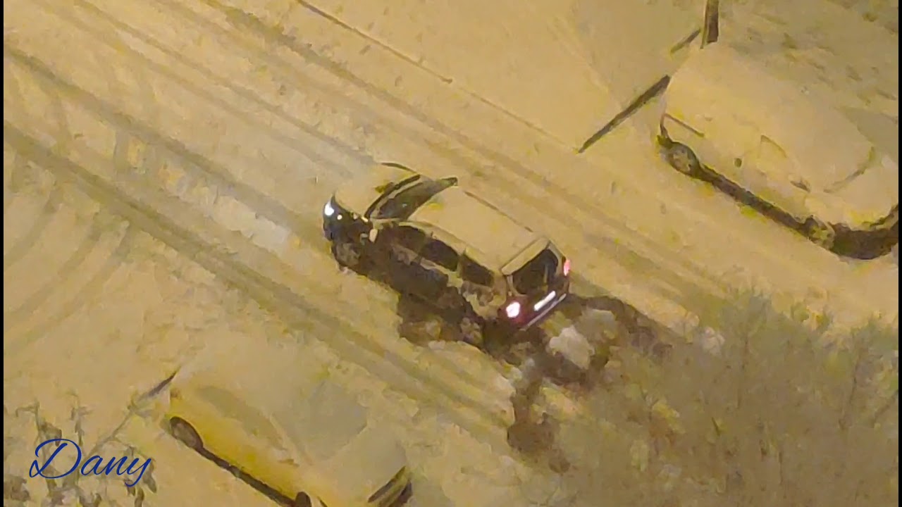 R4 humilla SUV [VIDEO ORIGINAL-HD]