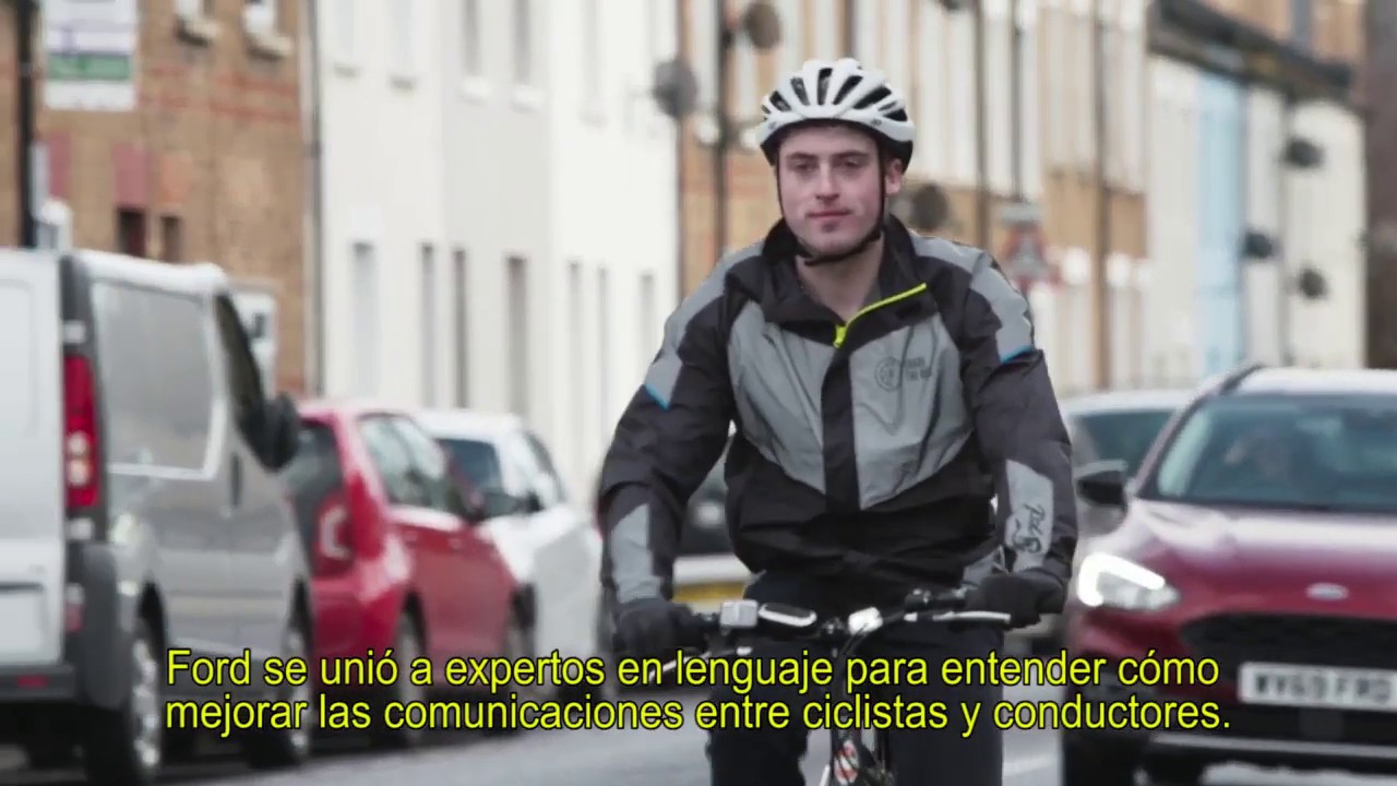 Ford desarrolla la chaqueta Emoji para ayudar en la comunicación de ciclistas y automovilistas