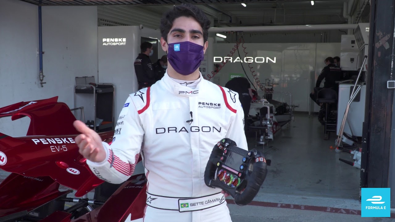 Piloto de Formula E Sergio Camara nos explica las funciones del volante de la categoría