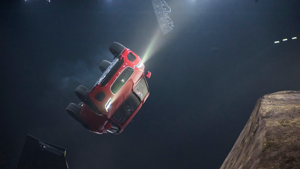 New Jaguar E-PACE | GUINNESS WORLD RECORDS™ Barrel Roll